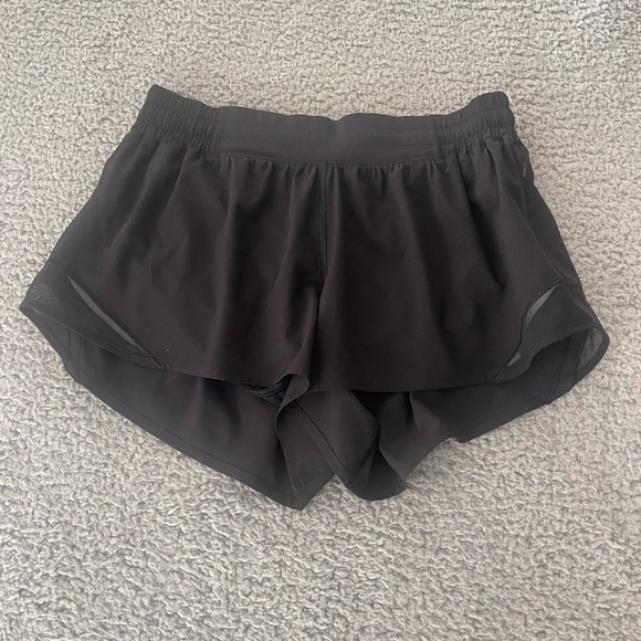 Lululemon Hotty Hot Short II  *2.5"Color Black Size 8 - Picture 1 of 8